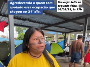 Seit dem 14. Januar hatten Angehörige der indigenen Völker Sateré-Mawé, Wai Wai, Munduruku, Arapiuns, Borari, Jaraqui und Guarani des amazonischen Bundesstaates Pará im Norden von Brasilien gegen das neue Online-Schulgesetz protestiert. 23 Tage lang war das Landesbildungsministerium SEDUC von ihnen trotz Repressalien der Behörden und der Polizei besetzt worden, ebenso wie die Bundesstraße BR 163 teilweise blockiert worden war und die LehrerInnen des öffentlichen Schulwesens des Bundesstaates sich solidarisierten und in Streik traten. Nun hat sich der wochenlange Protest ausgezahlt: Gouverneur Helder Barbalho machte einen Rückzieher und unterschrieb eine Verpflichtungserklärung, die unter anderem die Aufhebung des sogenannten Online-Schul-Gesetzes 10.820/2024 beinhaltet.